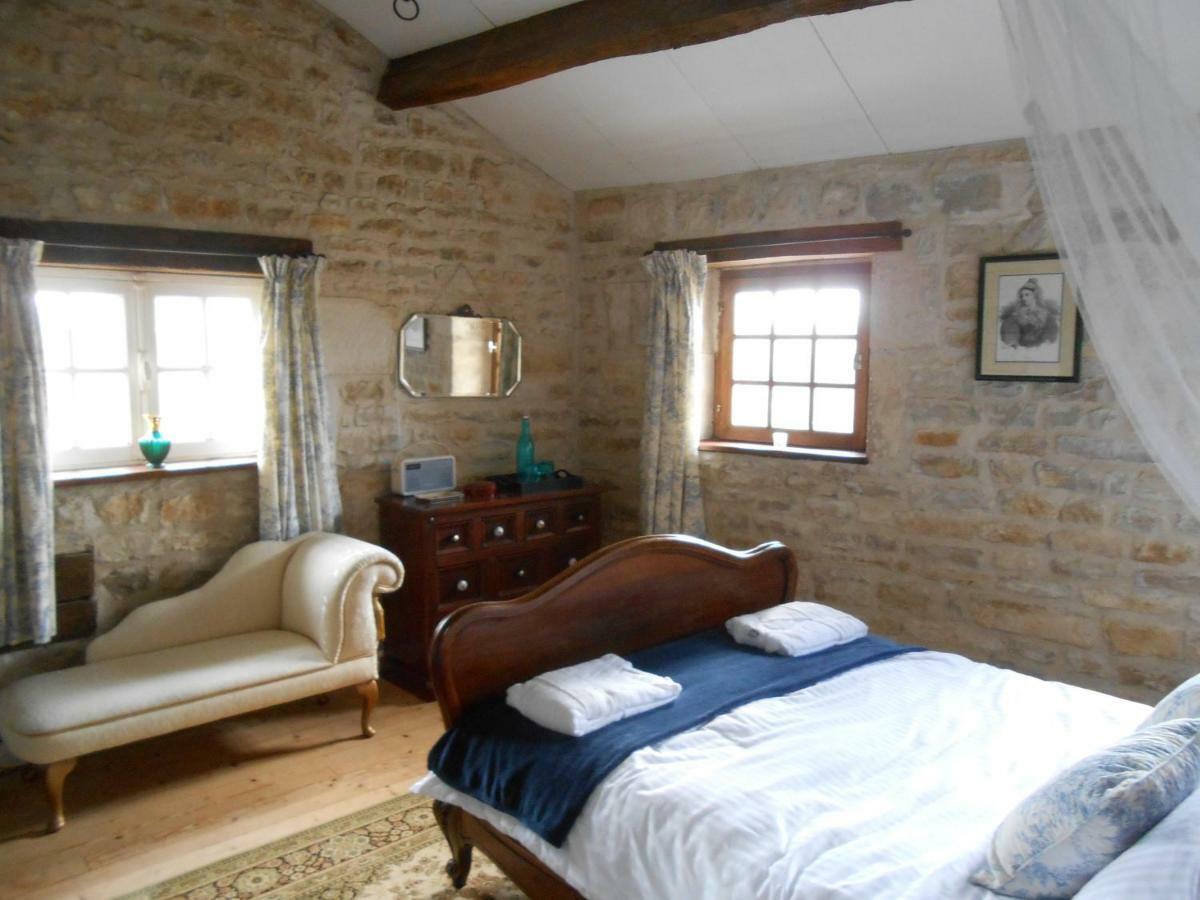 Chat Noir Gite Et Chambre D'Hotes Genouille  Esterno foto