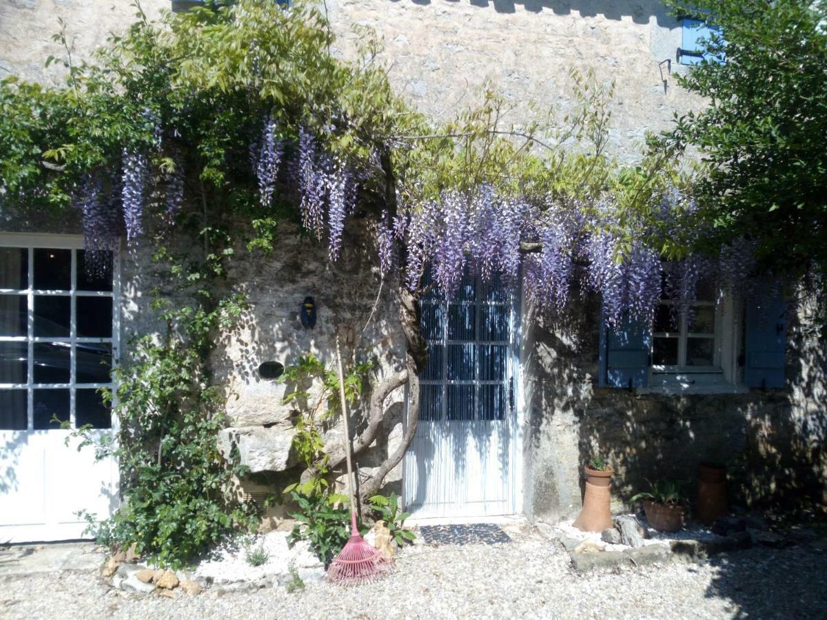 Chat Noir Gite Et Chambre D'Hotes Bed and Breakfast Genouille  Esterno foto