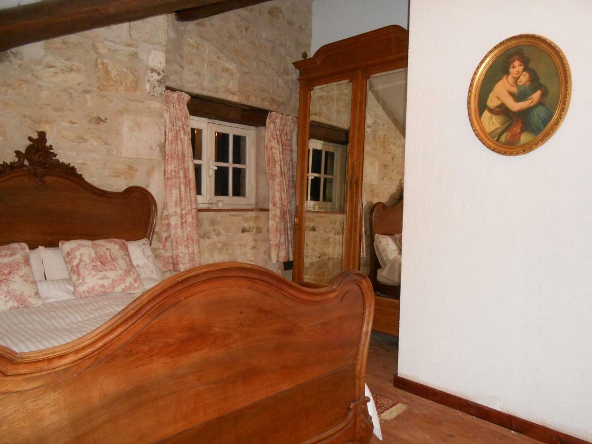 Chat Noir Gite Et Chambre D'Hotes Bed and Breakfast Genouille  Esterno foto